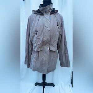 Liz Claiborne Heavy Jacket Women’s Medium Full Zip Lined Beige Microfiber Shell